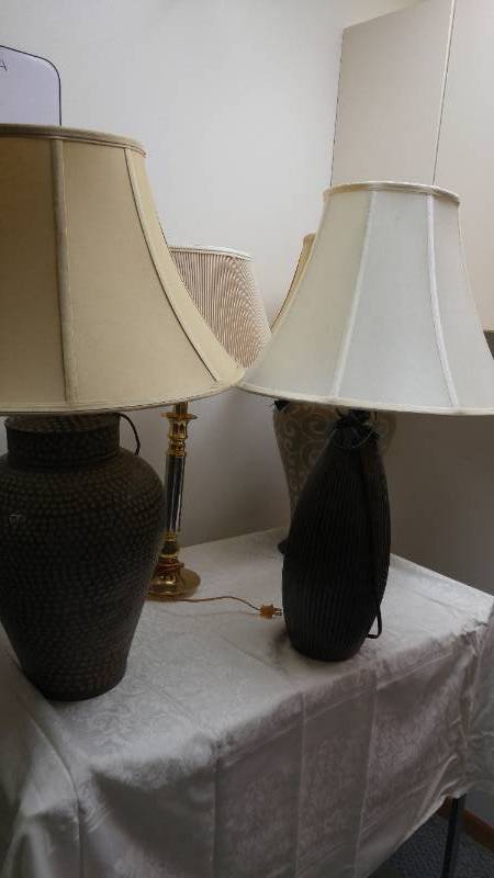 lot 522 image: Accent Lamps (4)