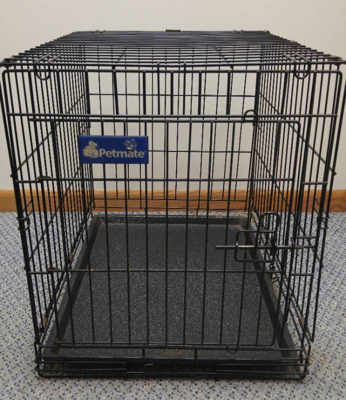 lot 541 image: Pet Mate Collapsible Kennel with Tray  Like New