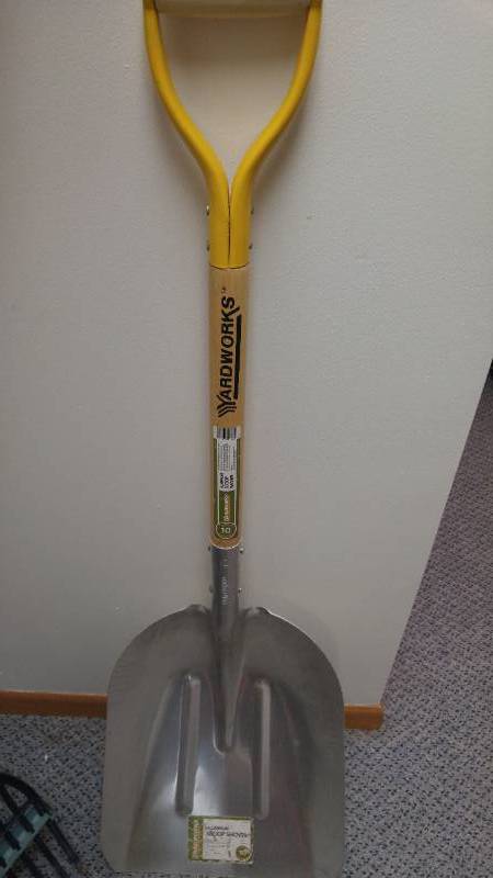 lot 548 image: Lawn and Garden Tools (5)
