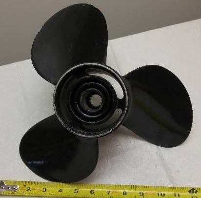 lot 553 image: Solas Propeller 13.25 x 17 good condition, See Pictures for Details