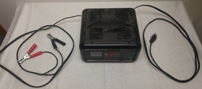lot 572 image: Pro Series Battery Charger