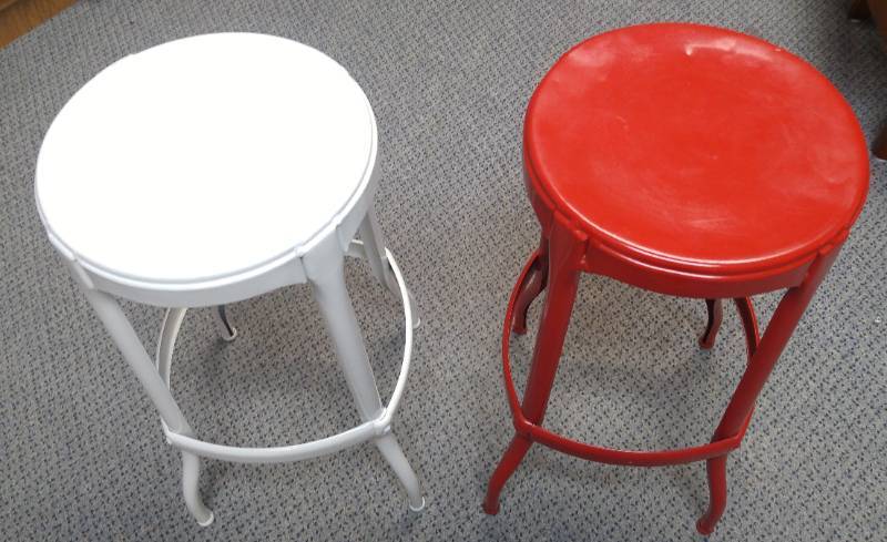 lot 314 image: Metal stools. (2)