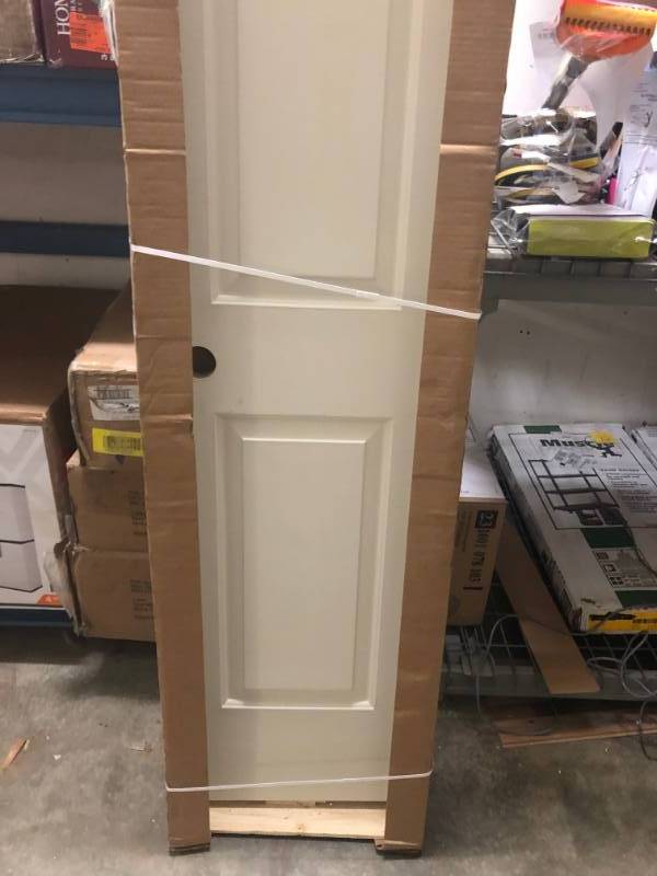 lot 300 image: JELD-WEN 18 in. x 80 in. Cambridge Primed Right-Hand Smooth Solid Core Molded Composite MDF Single Prehung Interior Door