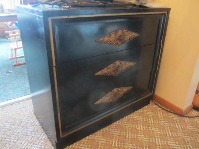 lot 105 image: Small Chest