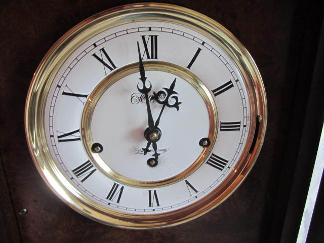 lot 118 image: Wall Clock