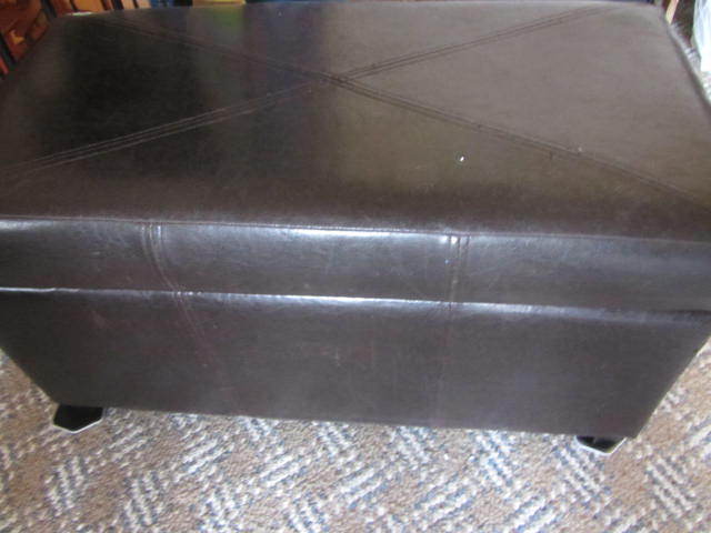 lot 351 image: Padded Bench