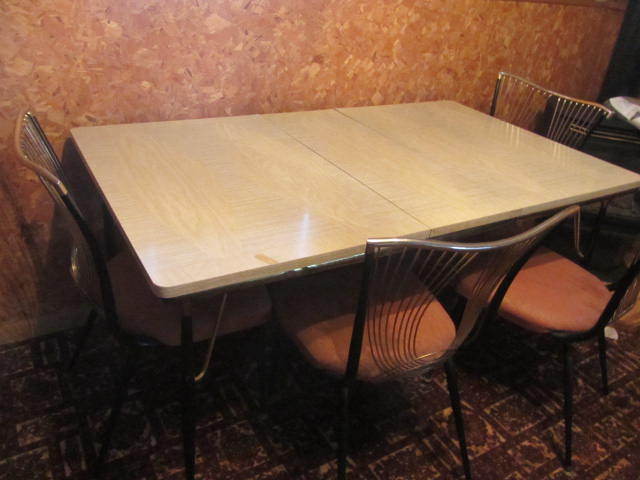 lot 122 image: MCM Table, Chairs