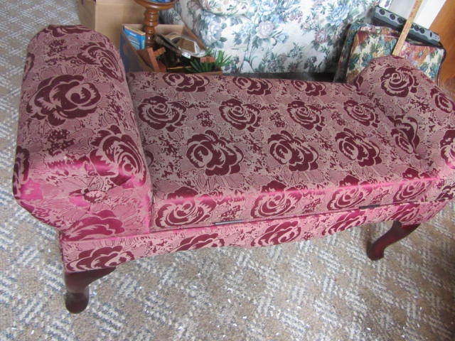 lot 104 image: Bench