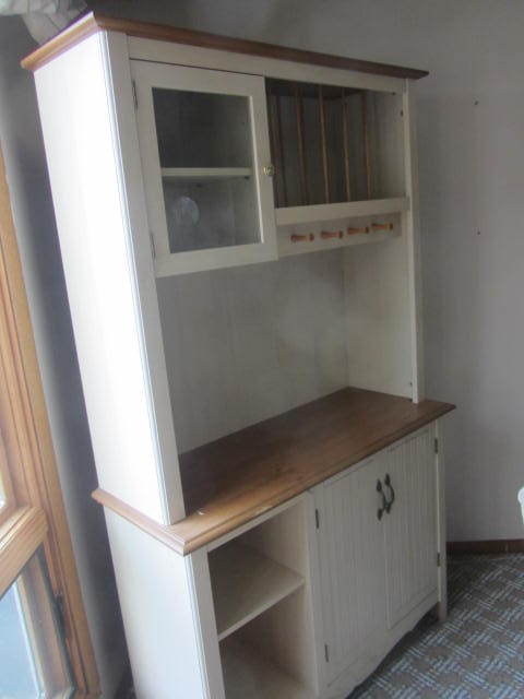 lot 101 image: Kitchen Hutch