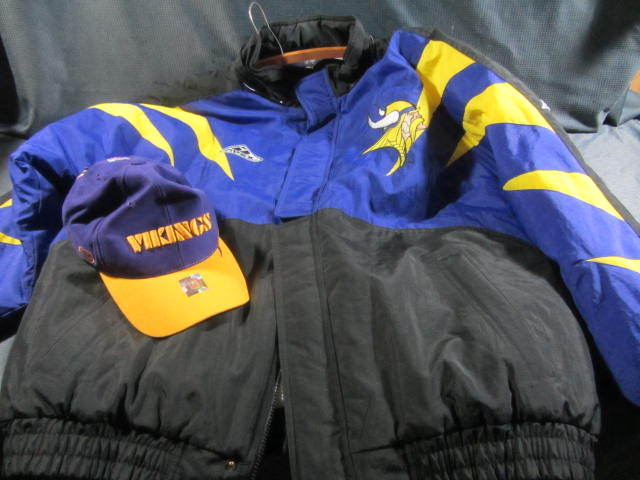 lot 136 image: MN Vikings Jacket, Hat