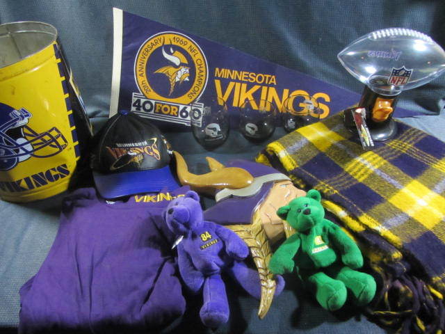 lot 138 image: MN Vikings Memorabilia