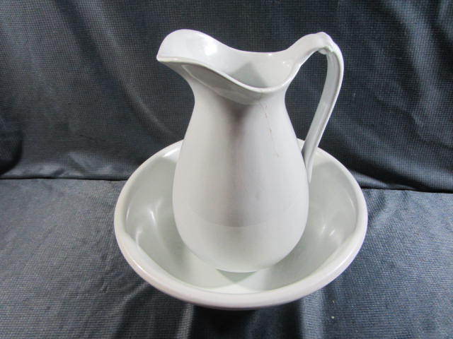 lot 145 image: Meakin Pitcher & Bowl
