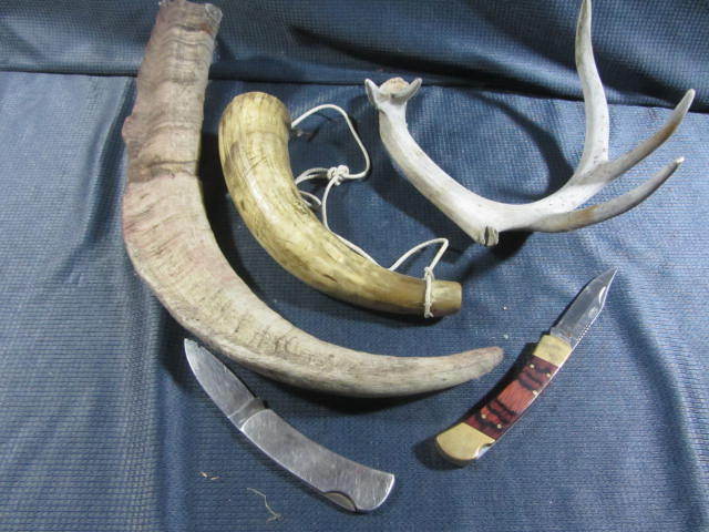 lot 146 image: Horns, Knives