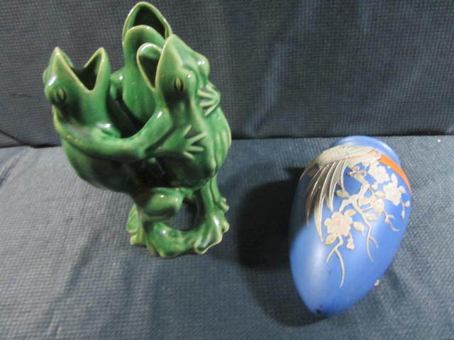 lot 176 image: Vase, Wall Pocket