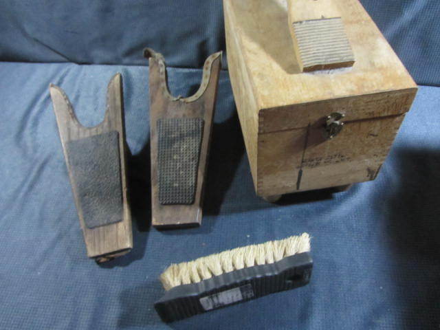 lot 182 image: Shoe Shine Tote