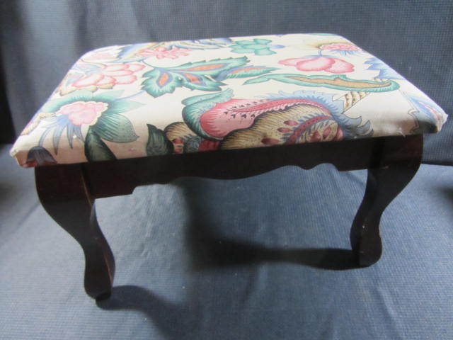 lot 192 image: Footstool