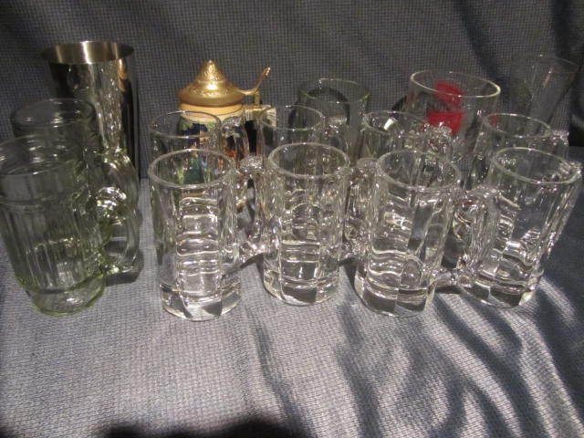 lot 213 image: Mugs, Steins