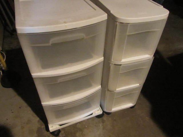lot 232 image: Sterilite Cabinets