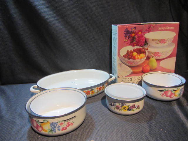 lot 249 image: Enamel Bowls & Casserole