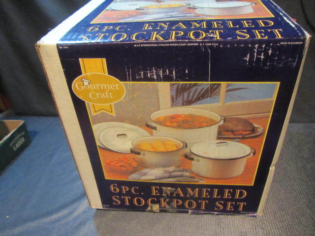 lot 252 image: Enamel Cookware