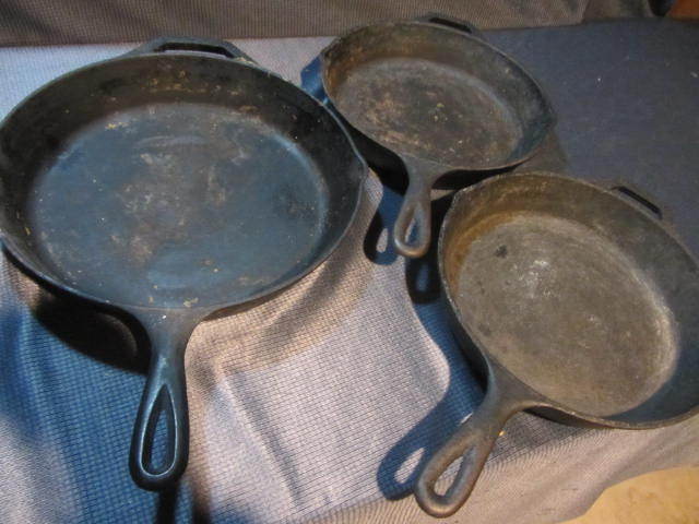 lot 258 image: Cast Iron Fry Pans