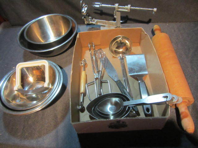 lot 266 image: CorerPeeler, Bakeware