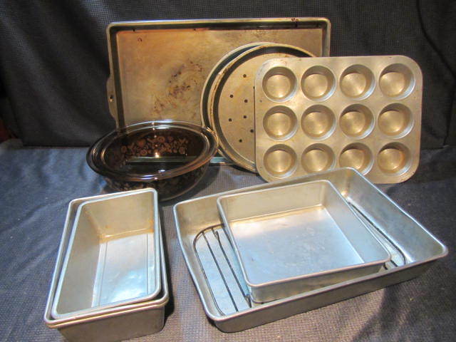 lot 271 image: Bakeware