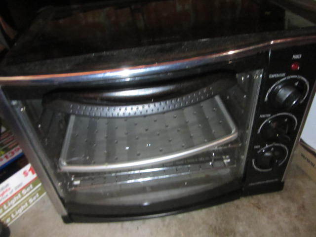 lot 272 image: Toaster Oven