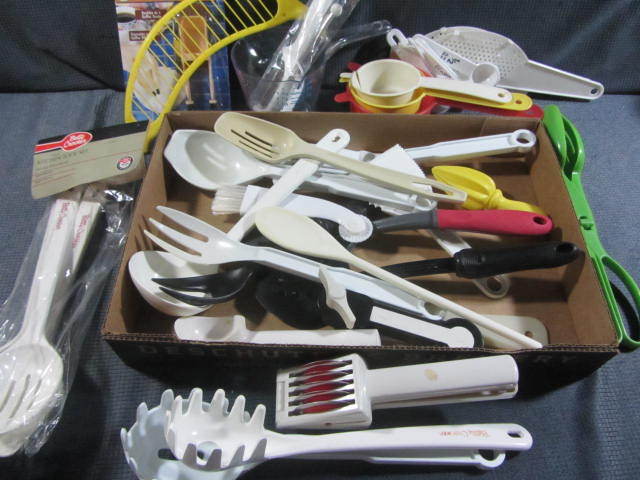 lot 174 image: Kitchen Utensils