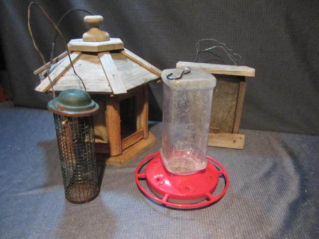 lot 289 image: Bird House, Feeders