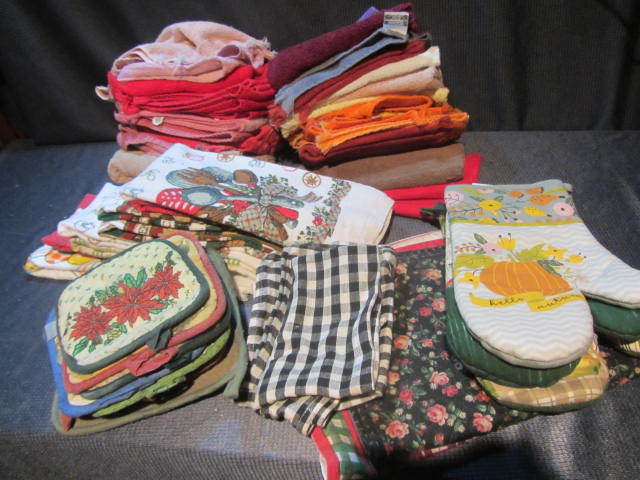 lot 291 image: Kitchen Towels, Hot Pads