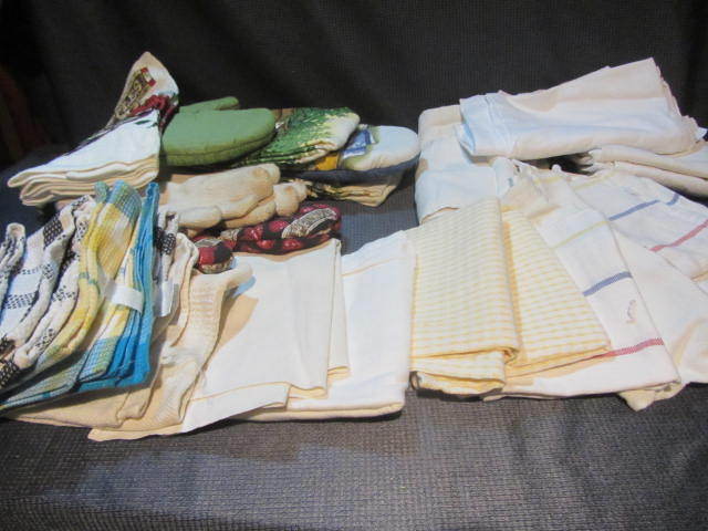 lot 292 image: Kitchen Towels & Clothes