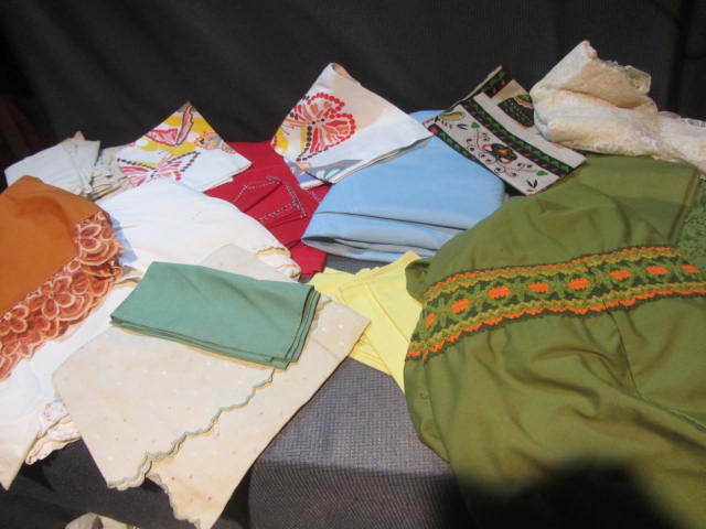 lot 294 image: Tablecloths