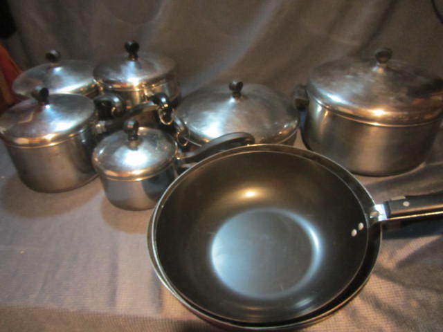 lot 305 image: Faberware Cookware
