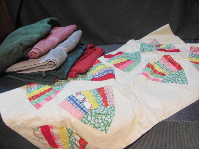 lot 311 image: Antique Quilt, Bath Towels