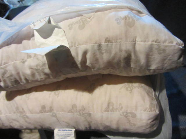 lot 315 image: My Pillows