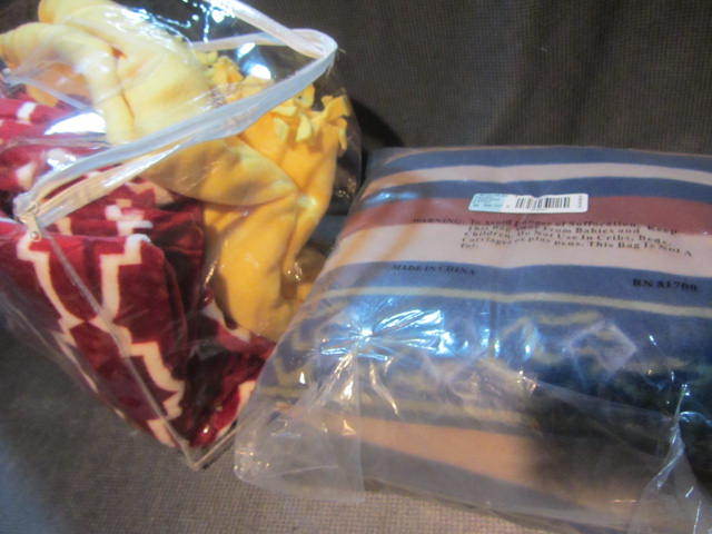 lot 319 image: Fleece Blankets & Throws