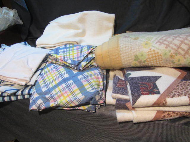 lot 324 image: Sheets, Pillowcases, Blankets