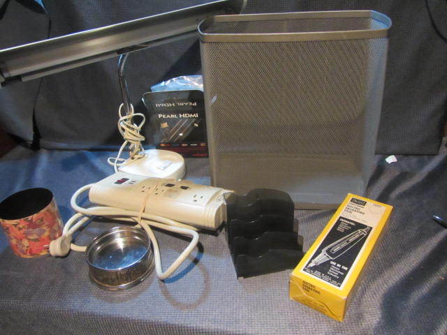lot 344 image: Desk Accessories