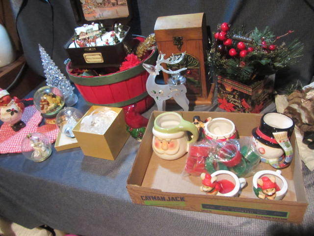 lot 348 image: Christmas Decorations