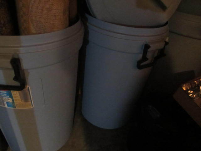 lot 354 image: Trash Receptacles