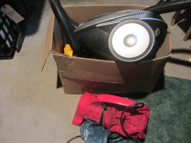 lot 365 image: Vacuums