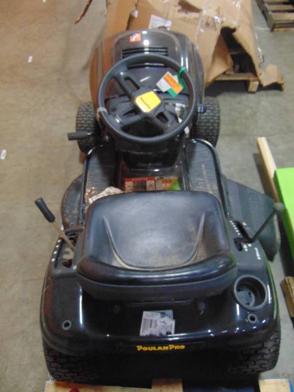 lot 308 image: Poulan Pro Riding Tractor 42 Deck 17.5 hp Briggs Riding Lawn Mower PP175G42