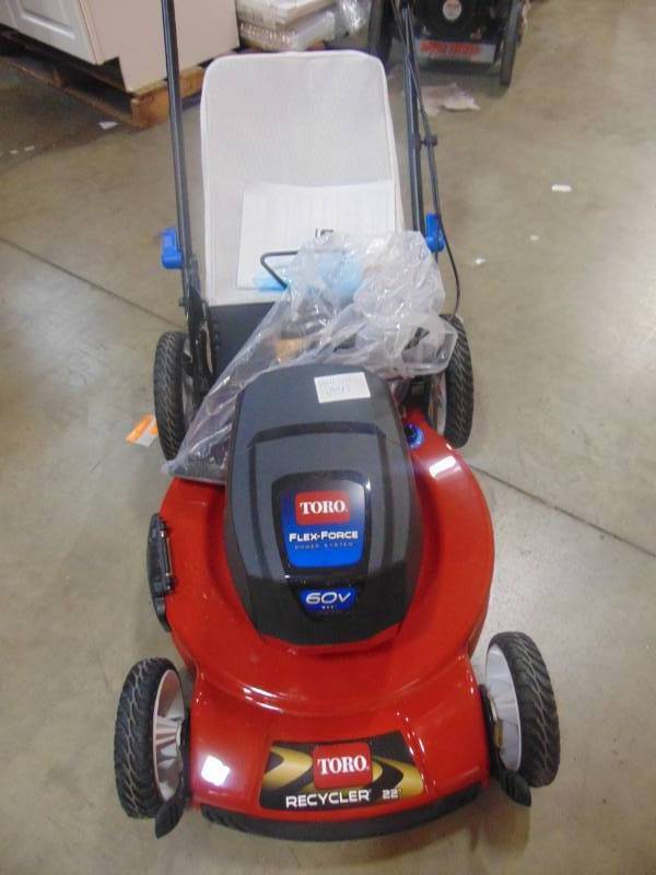 lot 345 image: Toro 22 in. Recycler 60-Volt Lithium-Ion Cordless Battery Walk Behind Push Lawn Mower 20361