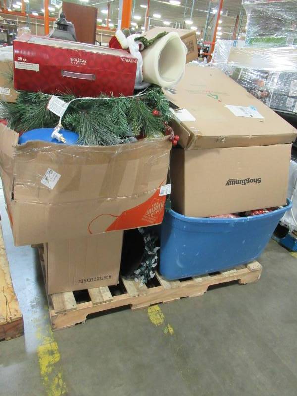 lot 107 image: WHOLESALE MIXED HOLIDAY PALLET OF RETURNS - CHRISTMAS DECORATIONS
