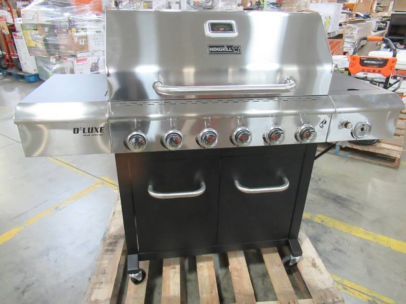 lot 113 image: Nexgrill Deluxe 6-Burner Propane Gas Grill in Black with Side Burner 720-0898 - SIde Burner Knob Broken and needs work.