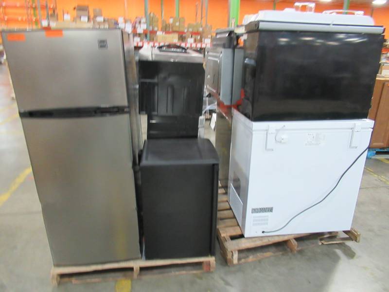 lot 147 image: 2 Pallets of Non-Working Appliances - For Parts or Restore