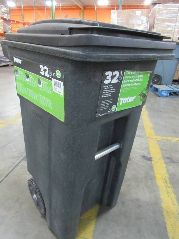 lot 150 image: 32 Gallon Toter Flip Top Trash Can - USED