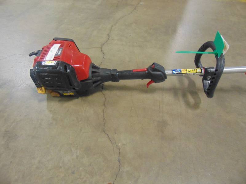 lot 373 image: Troy-Bilt 30-cu cm 4-cycle 17-in Straight Shaft Gas String Trimmer TB685EC