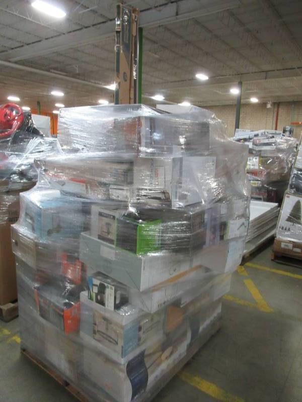 lot 262 image: WHOLESALE MIXED PALLET OF RETURNS - CEILING FANS AND LIGHTING